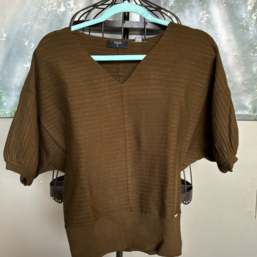 NWT Tahari wide sleeve sweater size small